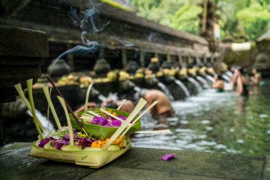 Het heilige bronwater van de Pura Tirta Empul-tempel in Bali, Indonesië.